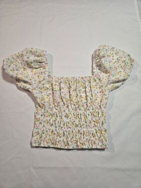 Elodie White Floral Smocked Puff-Sleeve Crop Top🌸